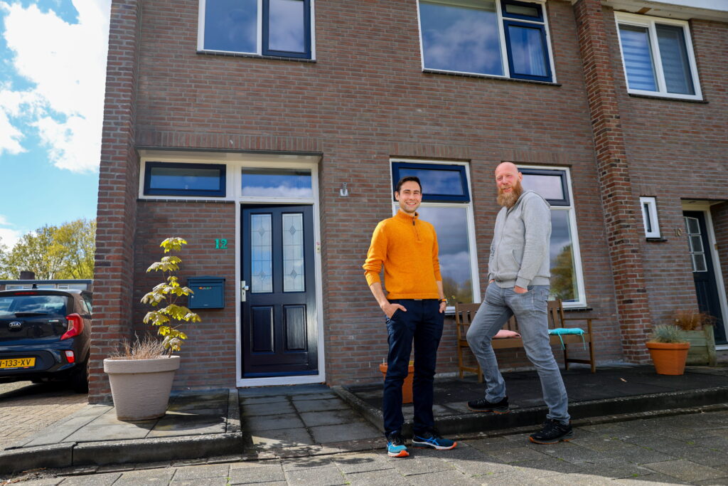 man verhuurt kamer via hospitaverhuur aan kamerzoekende student